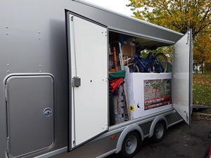 Opening side doors of the Transporta Opening side doors of the Transporta