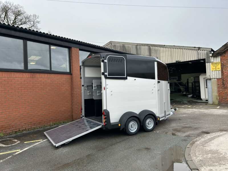 Ifor Williams Trailers Ifor Williams HBX511 Double Horse Trailer Twin