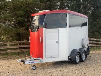 HB511 Horse trailer for hire